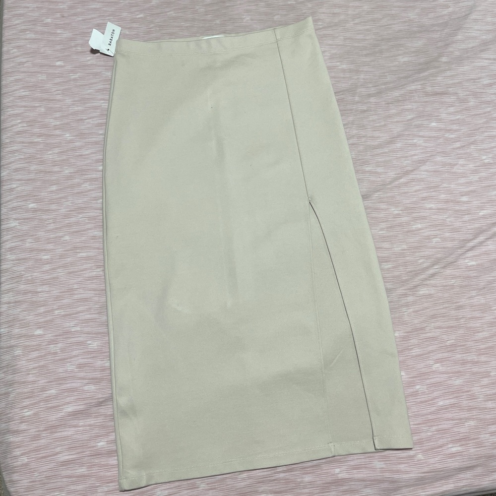 Babaton Date Slit Skirt Matte Pearl